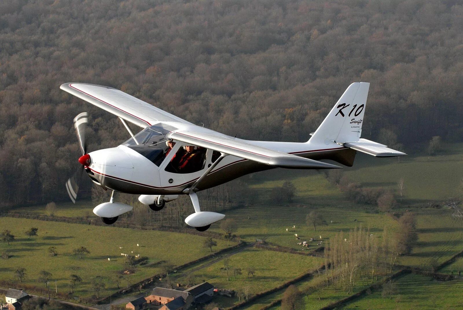 Легкая авиация. Skyeton k-10 Swift. Малая Авиация легкомоторный самолет. Двухместный самолет. Легкий двухместный самолет.