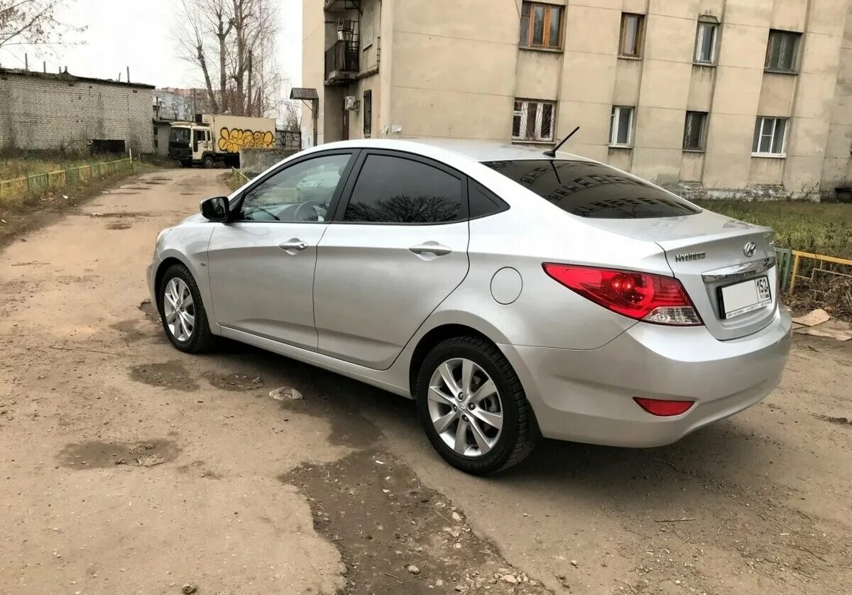 Автомобили с пробегом хендай солярис. Хендай Солярис 2011 1.6. Hyundai Solaris 2015 серебро. Hyundai Solaris 2015 серебристый. Hyundai Solaris 2013 1.6.