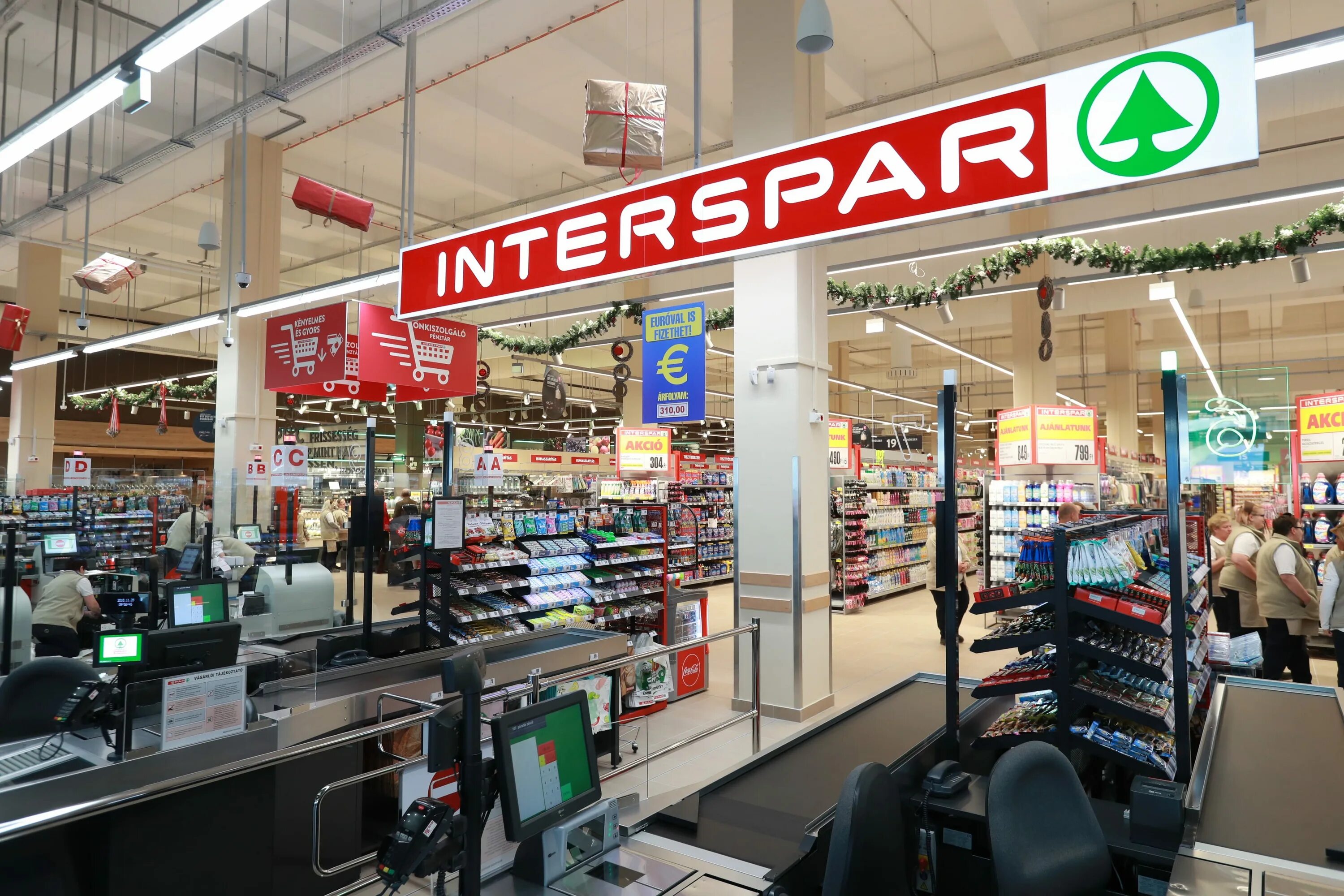 Магазины спар телефон. Спар. Spar / Interspar. Интерспар Калининград Интернациональная. Спар на интернациональной.