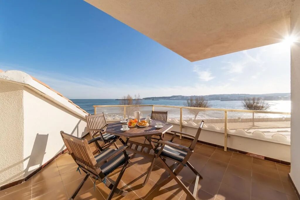 Отель с террасой в аликанте. Аренда в испании. Pego испания. Дом в испании с 2 спальнями. Вилла да винчи.