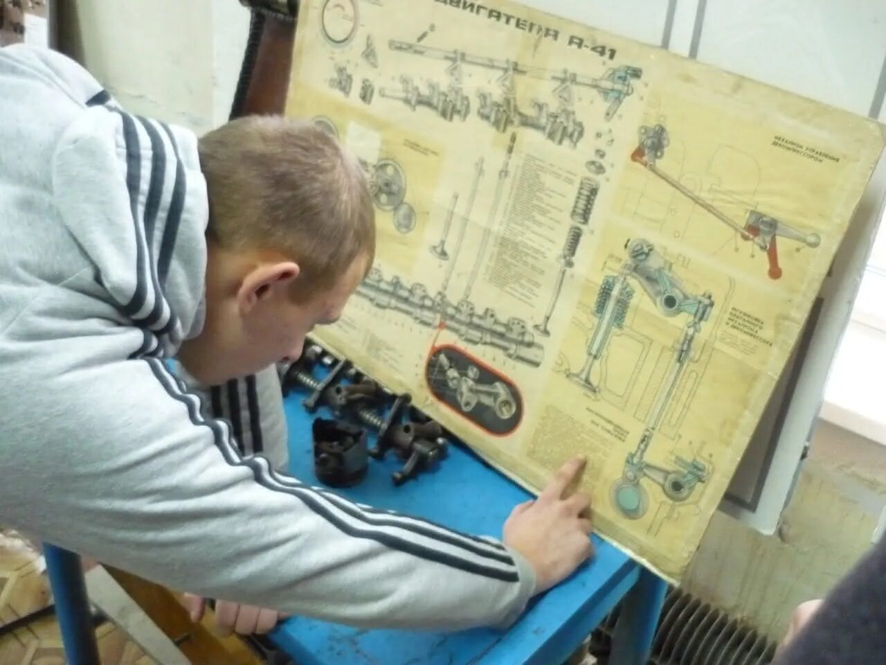 Механик какие предметы. Предметы автомеханика. механика предмет в колледже. что сдавать на автомеханика. какие предметы надо сдавать на автослесаря.