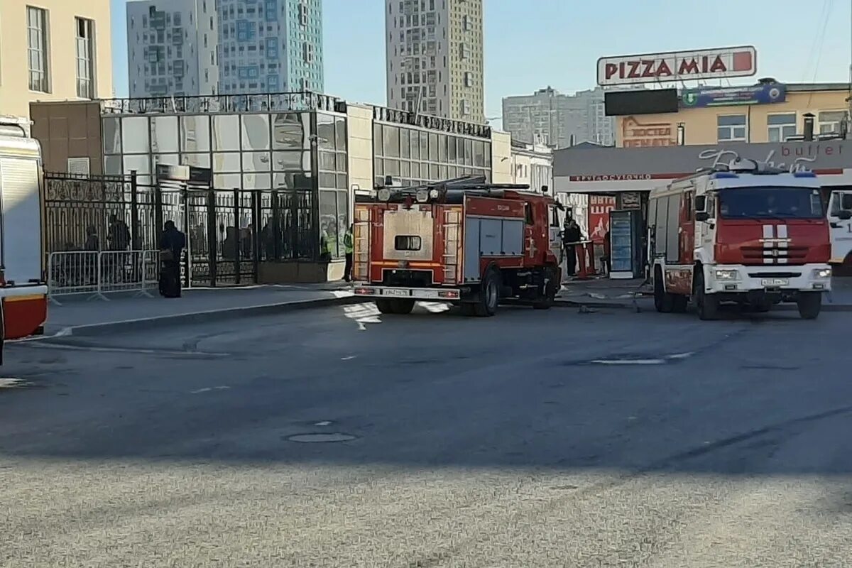 Что случилось в екб. Пожар рядом с вокзалом Екатеринбург. Пожар возле ЖД вокзала Екатеринбург сегодня. Пожар ЖД вокзал Уфа.