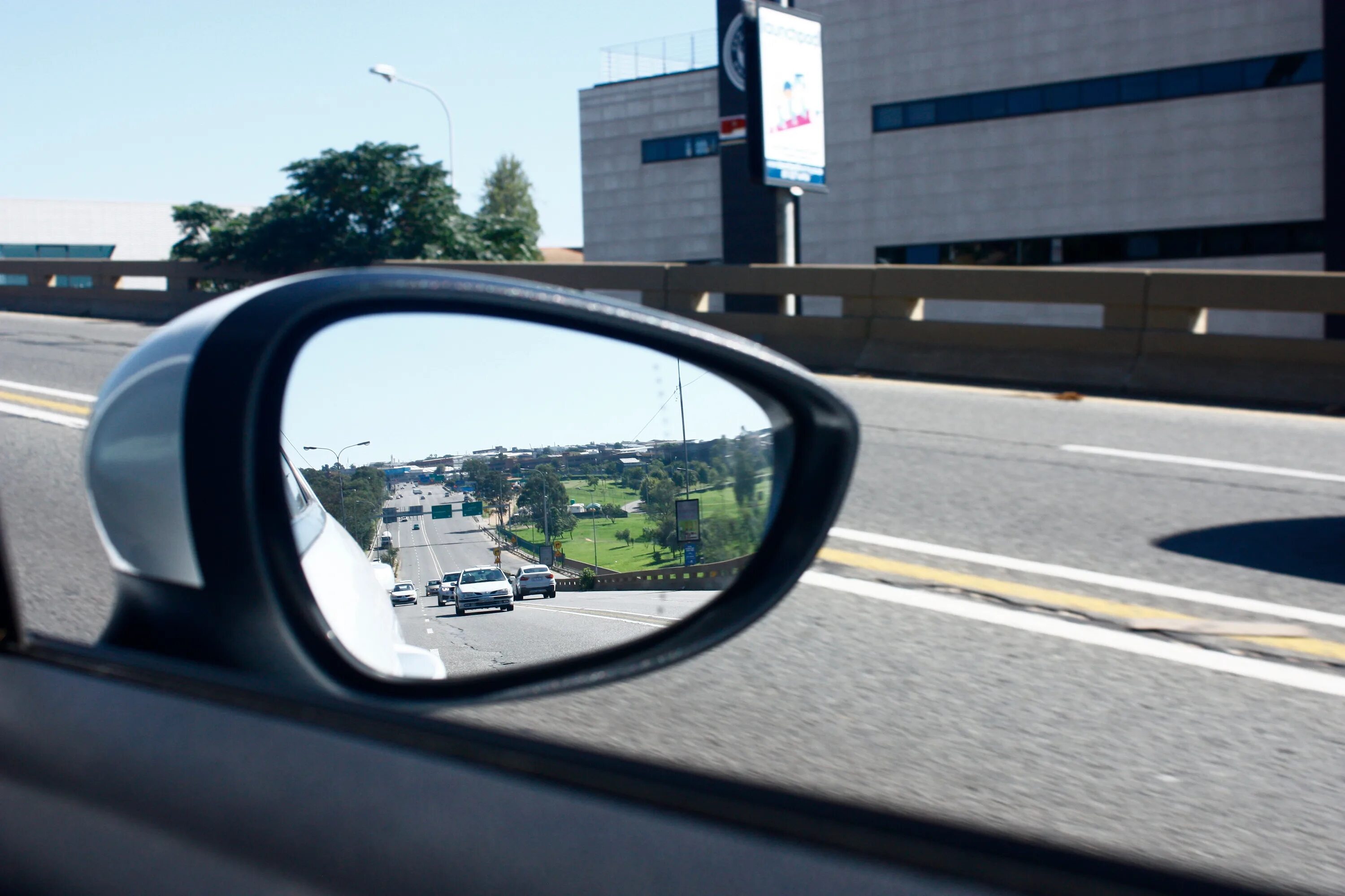 With mirror view. Боковые зеркала. Зеркало в машине.