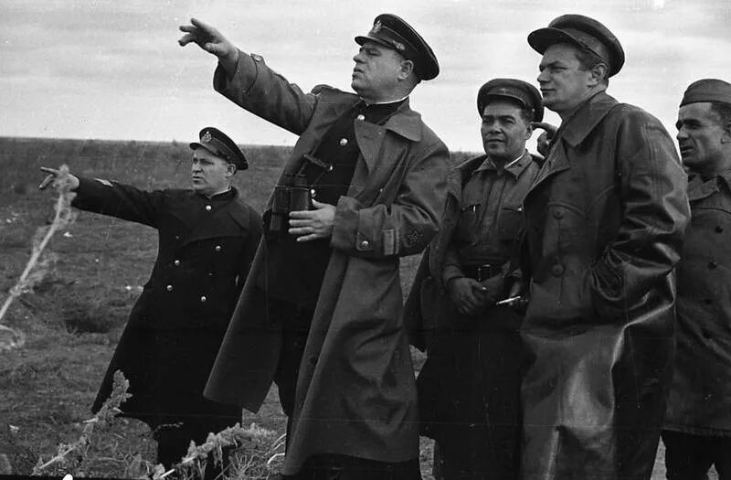 через него шпионы держат командование. советская радиоразведка в годы вов. винн и пеньковский. адольф гитлер план барбаросса. небесный тихоход 1945.