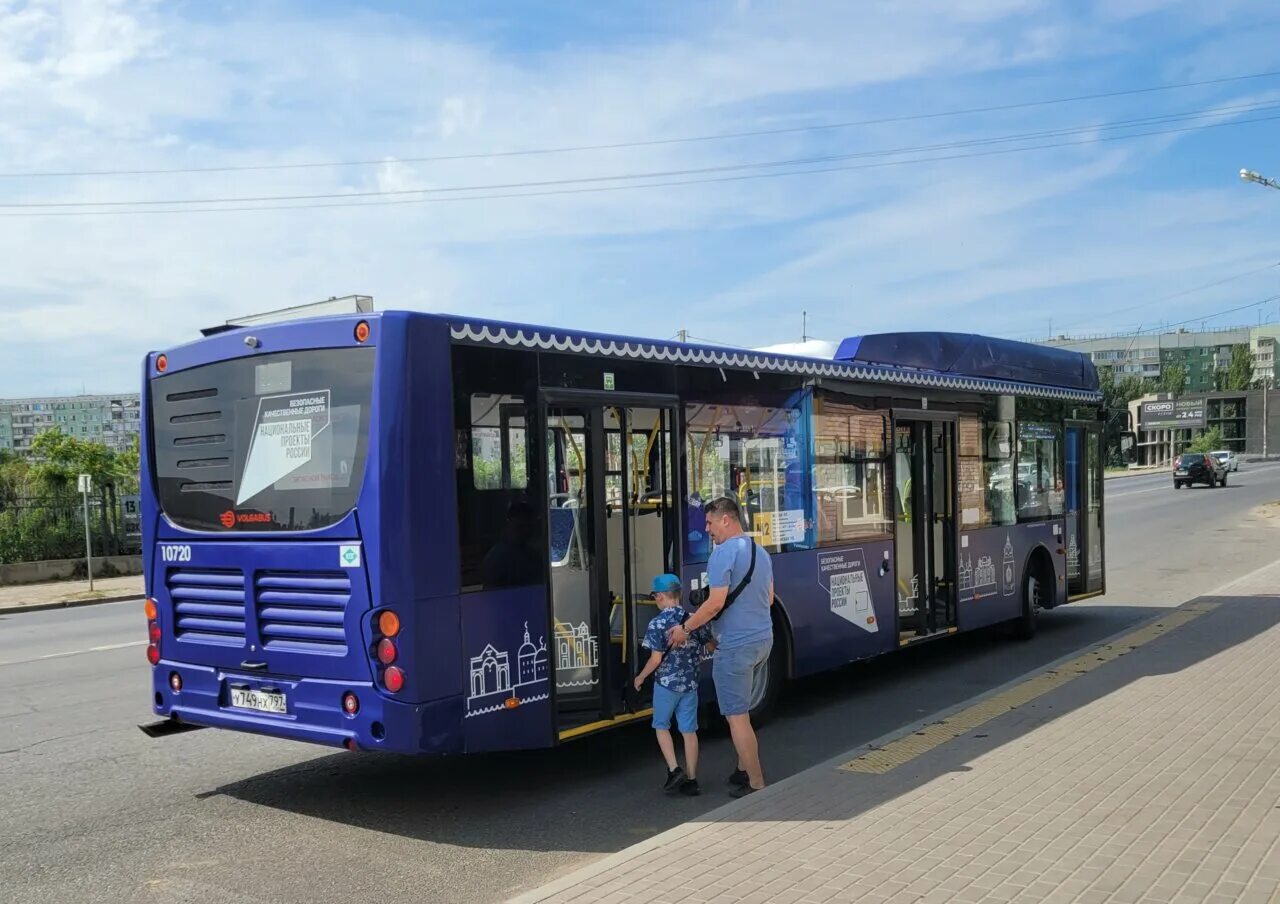 10 автобус астрахань. Астрахань автобус м5. Общественный транспорт Астрахань 2000 годов. Фото общественного транспорта Астрахани. Но много проезд автобус.