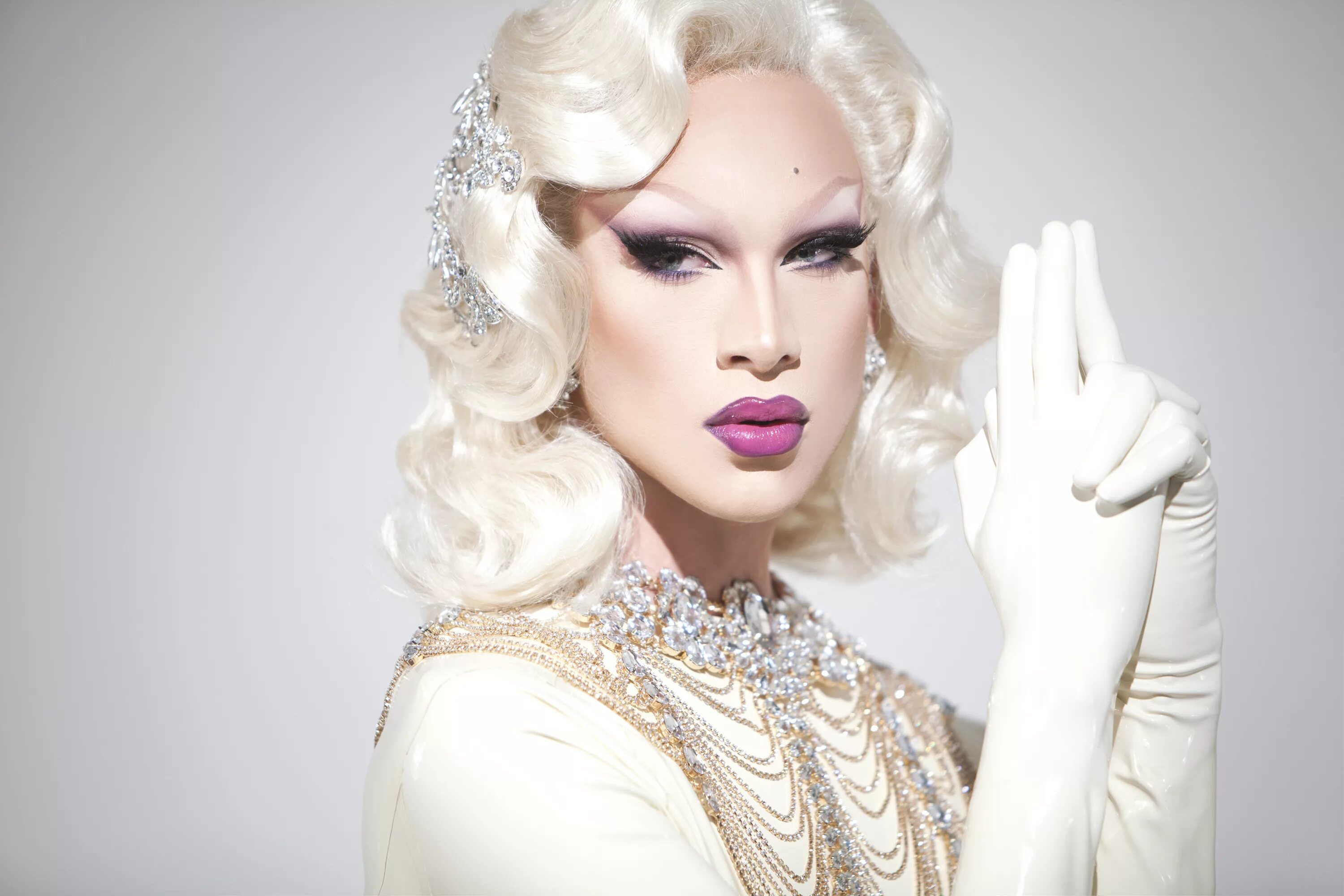 Что такое фейм. Мисс фейм драг квин. мисс фейм рупол. miss fame drag race. травести miss fame.