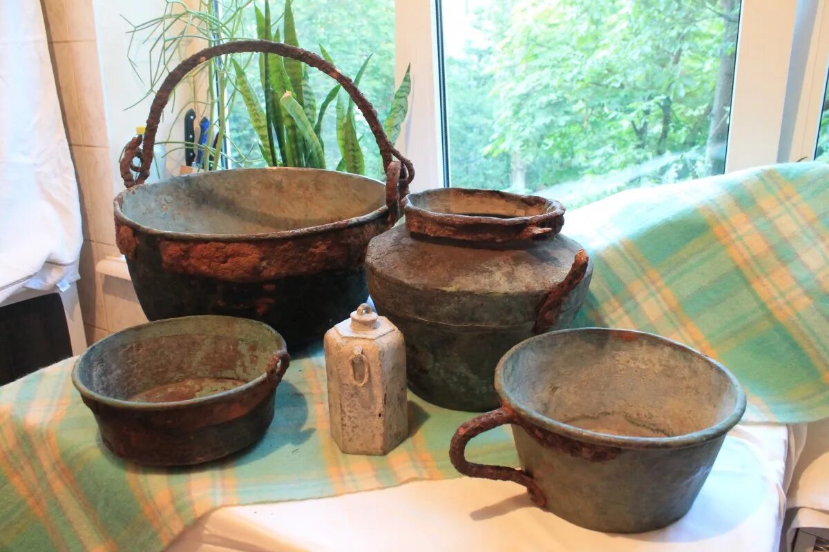 Глиняная посуда донских казаков. Старинная кухонная утварь. Старинная деревянная посуда. Предметы домашней утвари в старину. Русская домашняя утварь.