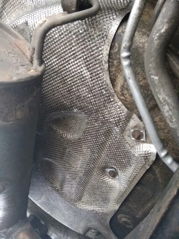 Термоэкран глушителя. Термоэкран глушителя калина 2. термоэкран глушителя гранта. термоэкран глушителя газель. термоэкран на выхлоп меган 2.