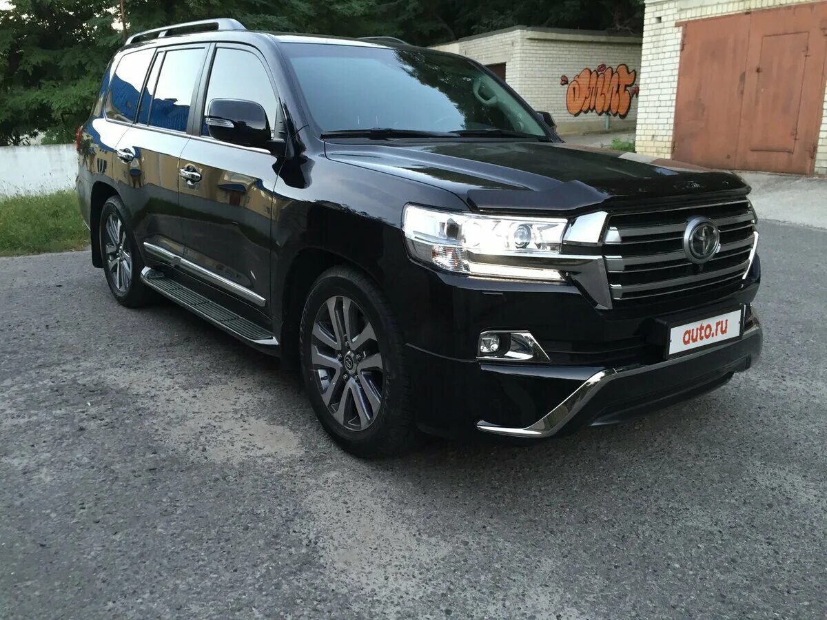 Обвес на ленд крузер 200 2016. Land cruiser 200 из дорестайла в рестайл. Land cruiser 200 дорестайл. Toyota land cruiser 200 обвес. Антихром lc 200 2016.