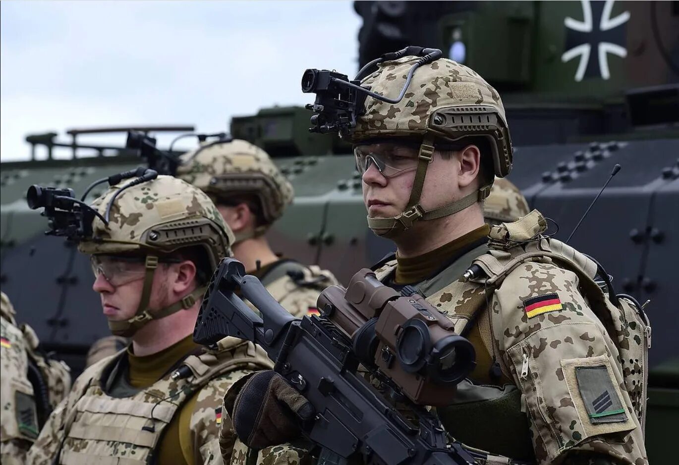 Военные германии. Армия Бундесвера ФРГ. Германская армия Бундесвер. Немецкая армия Бундесвер. Бундесвер 2020.