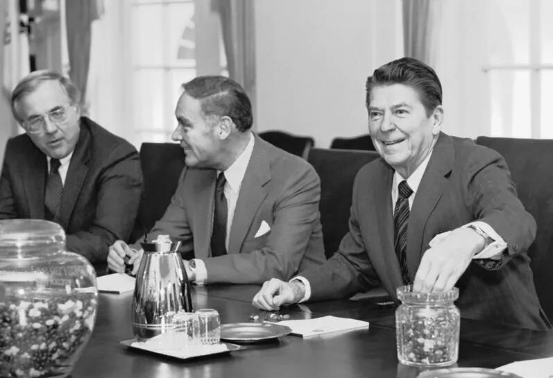 Рейган реклама. Новейшая история США (С 1991). Reagan in Moscow. Нерассказанную историю стоуна