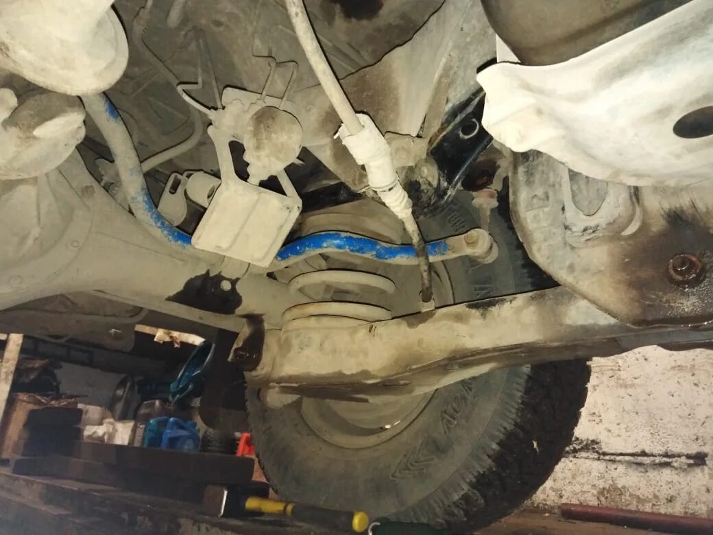 Подвеска митсубиси делика. Mitsubishi delica подвеска. задняя подвеска мицубиси делика. подвеска делика pd6w. задняя подвеска на митсубиси делика.