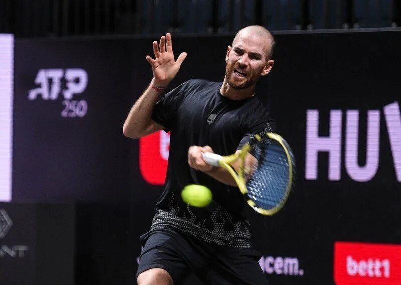 Манарино сонего. Адриан маннарино. Теннисисты маннарино. Адриан маннарино фото. Манарино сонего.