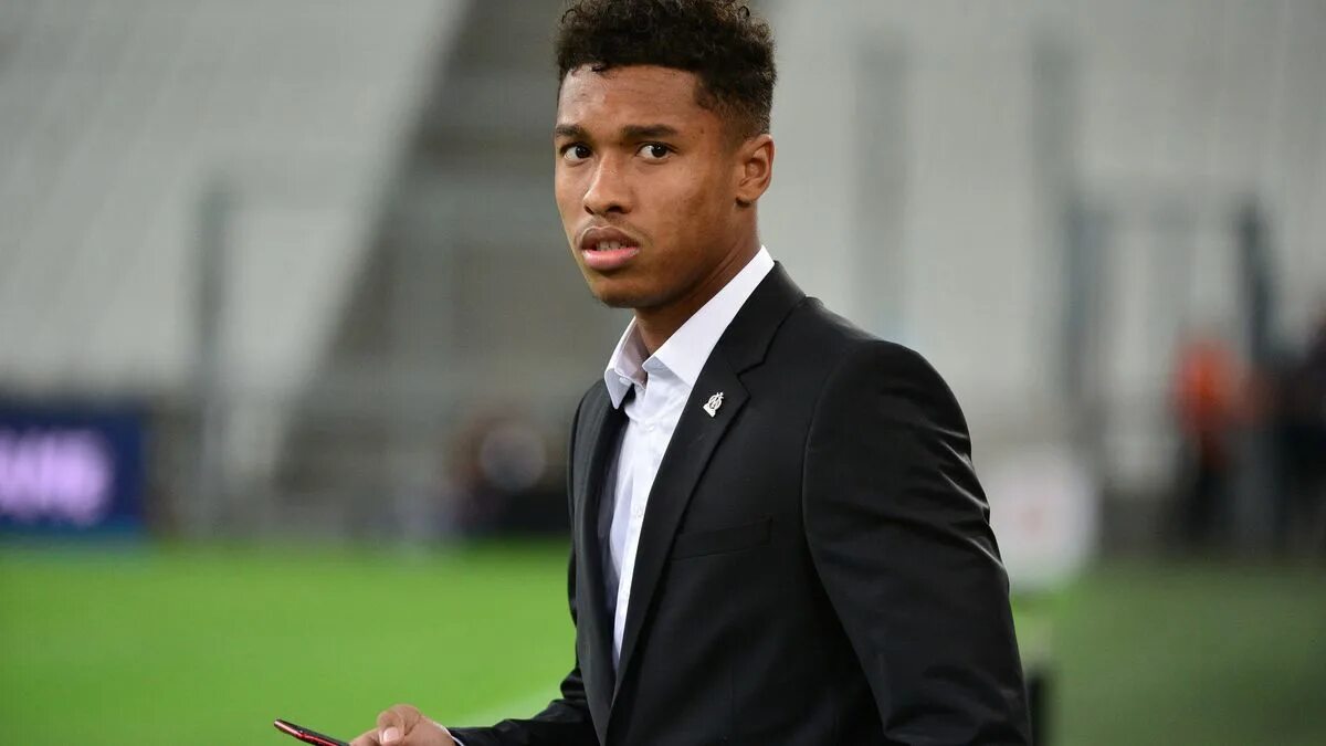 Бубакар камара. Абубакар камара 2021 марсель. Бубакар камара марсель. Абубакар камара марсель. Камара футболист марсель.