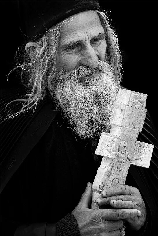 Есть святые священники. Православный монах-Чернец. Христианский монах. Священники монахи. Монашествующий священник.