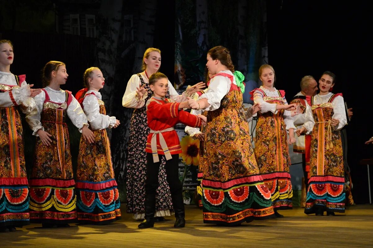 Фото фольклорных коллективов. Костюмы для народного ансамбля. Современная музыкальная культура. Великий новгород группа сорока. Ямщицкий сказ сибирский хор.