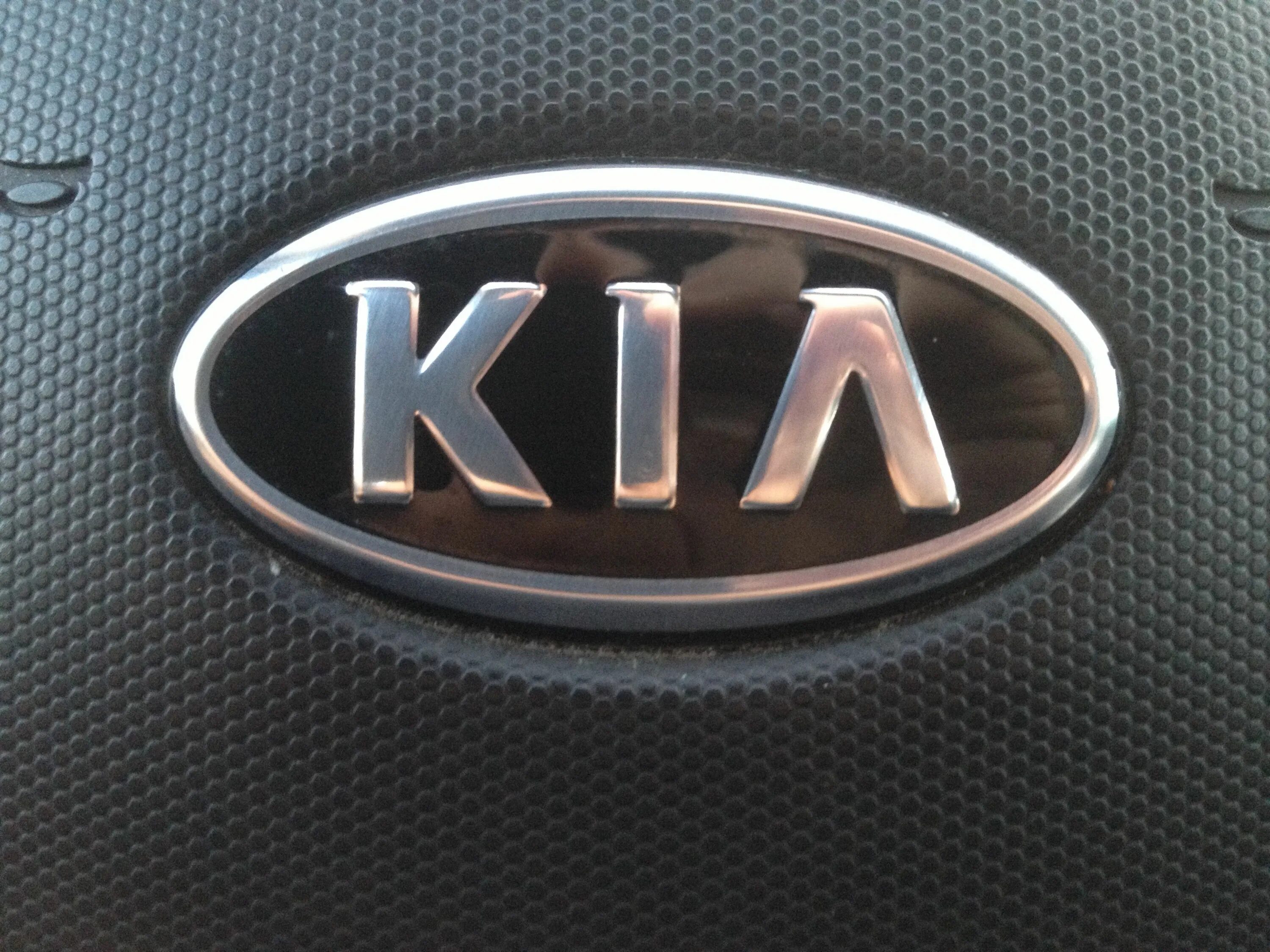 Значки киа сид. Kia Sportage новый значок. Киа Kia logo. Kia logo 2022. Kia logo 2021.