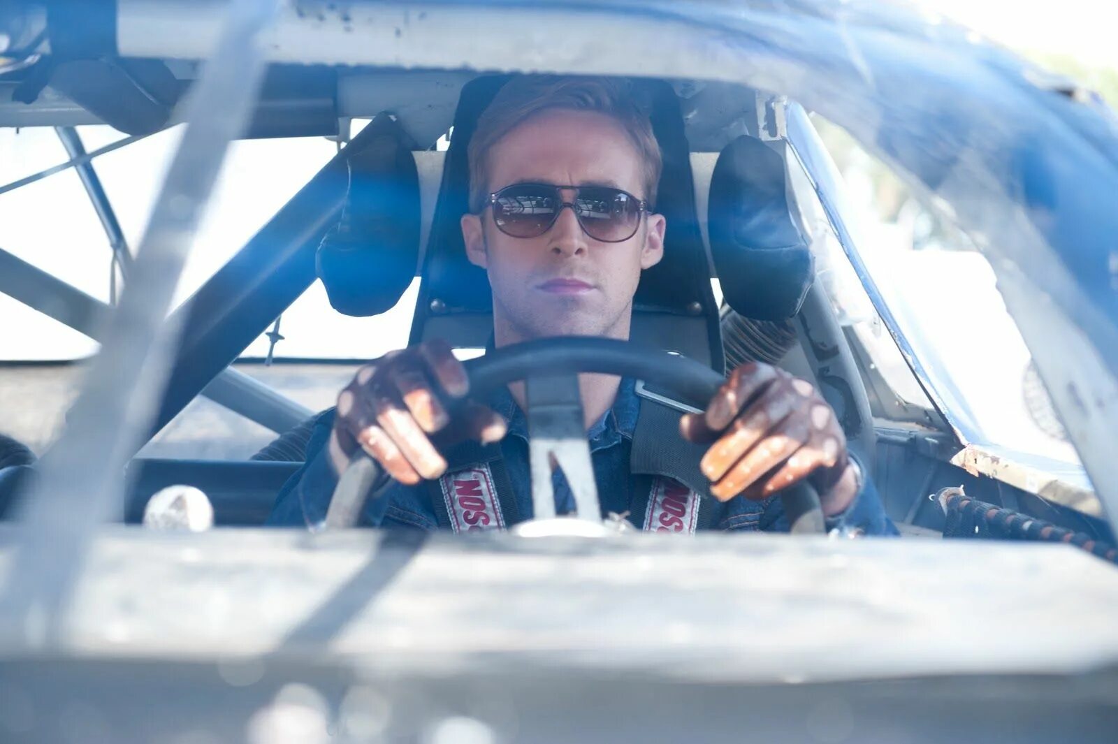 Drove 2011. Гослинг гонщик. райан гослинг драйв. drive фильм 2011. райан гослинг из фильма драйв.