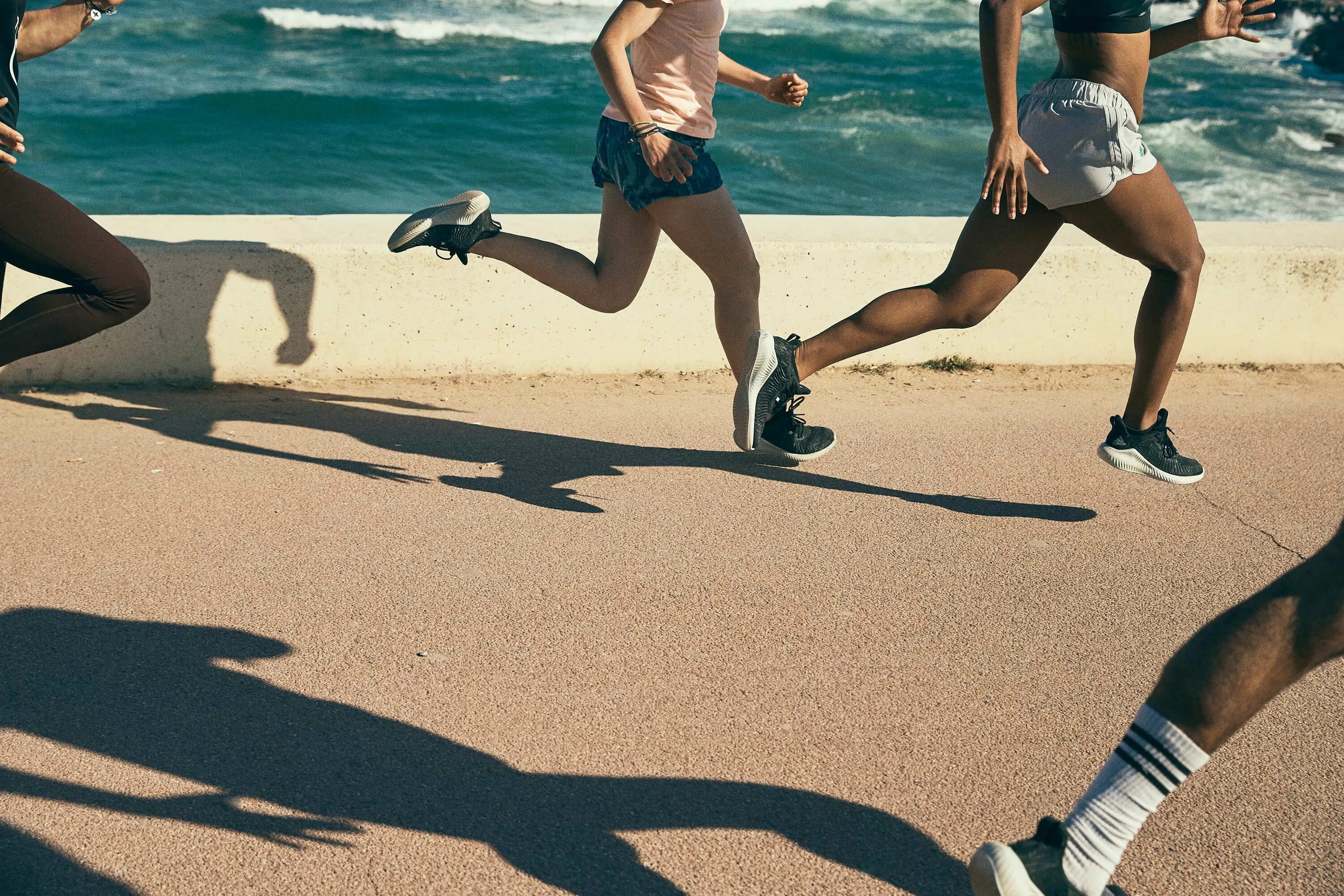 Включи я сбегу. Run for the Oceans adidas. Adidas Parley Run for the Oceans. Adidas Run the Oceans. Адидас бежим за океан.