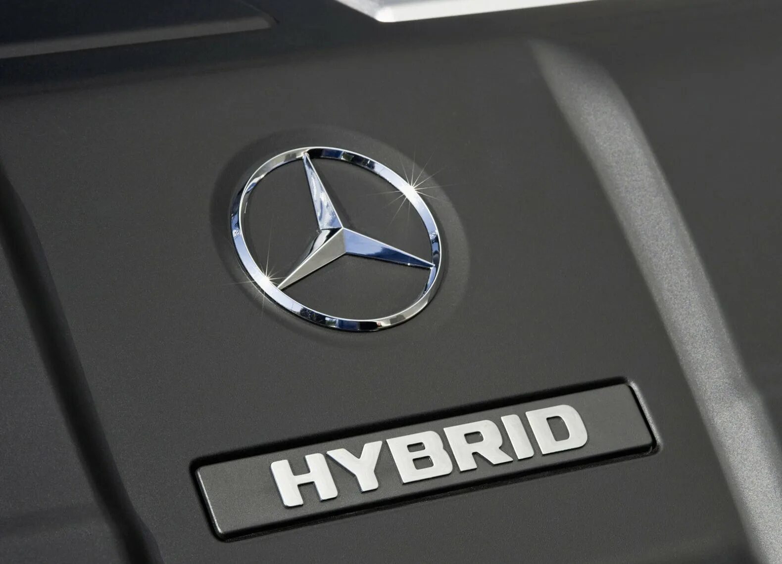 Mercedes Hybrid logo. Mercedes AMG Hybrid logo. Мерседес с большим логотипом спереди. Мерседес гибрид весь Модельный. Полное название мерседес