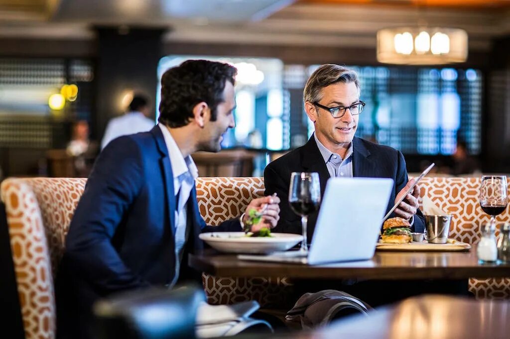 Бронирование номеров. Room status report opera. Фронт деск в туризме. Property management system hotel. Booking.