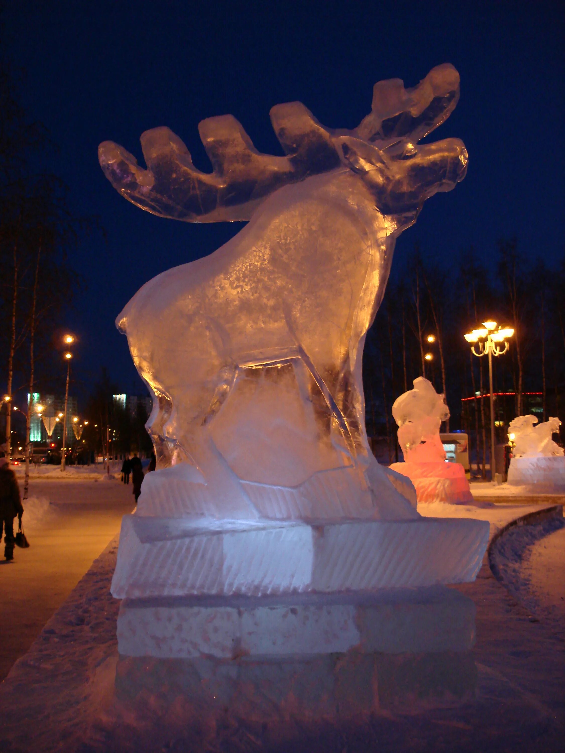 Городок нижневартовск. Ледяной городок Нижневартовск. Нижневартовск Ледовый Ледовый городок. Нижневартовск снежный городок. Зимний городок Нижневартовск 2023.