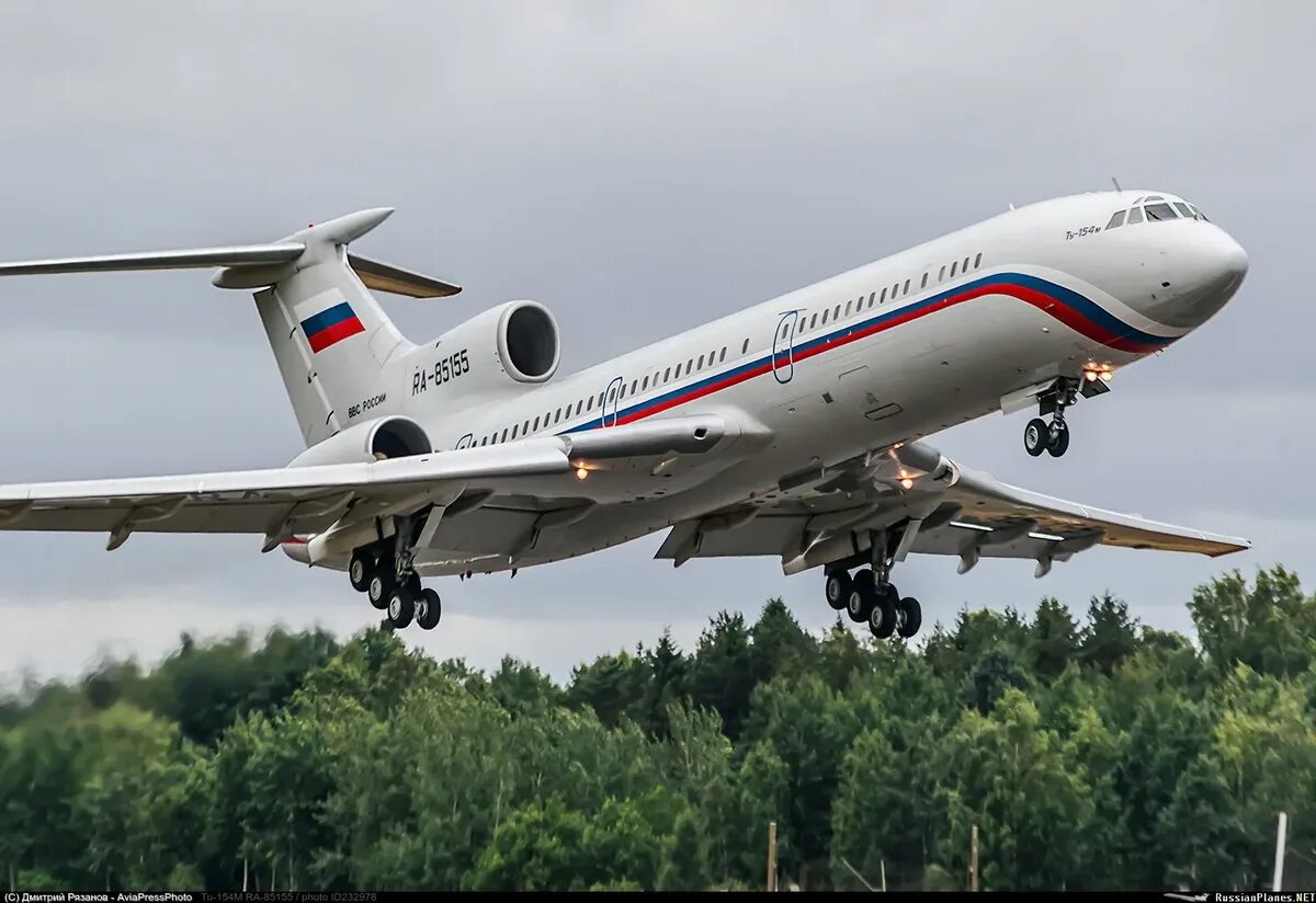Купить пассажирский самолет. Tupolev tu-154m. Самолет ту 154 м. Туполев ту 154м. Ту-154м 85155.