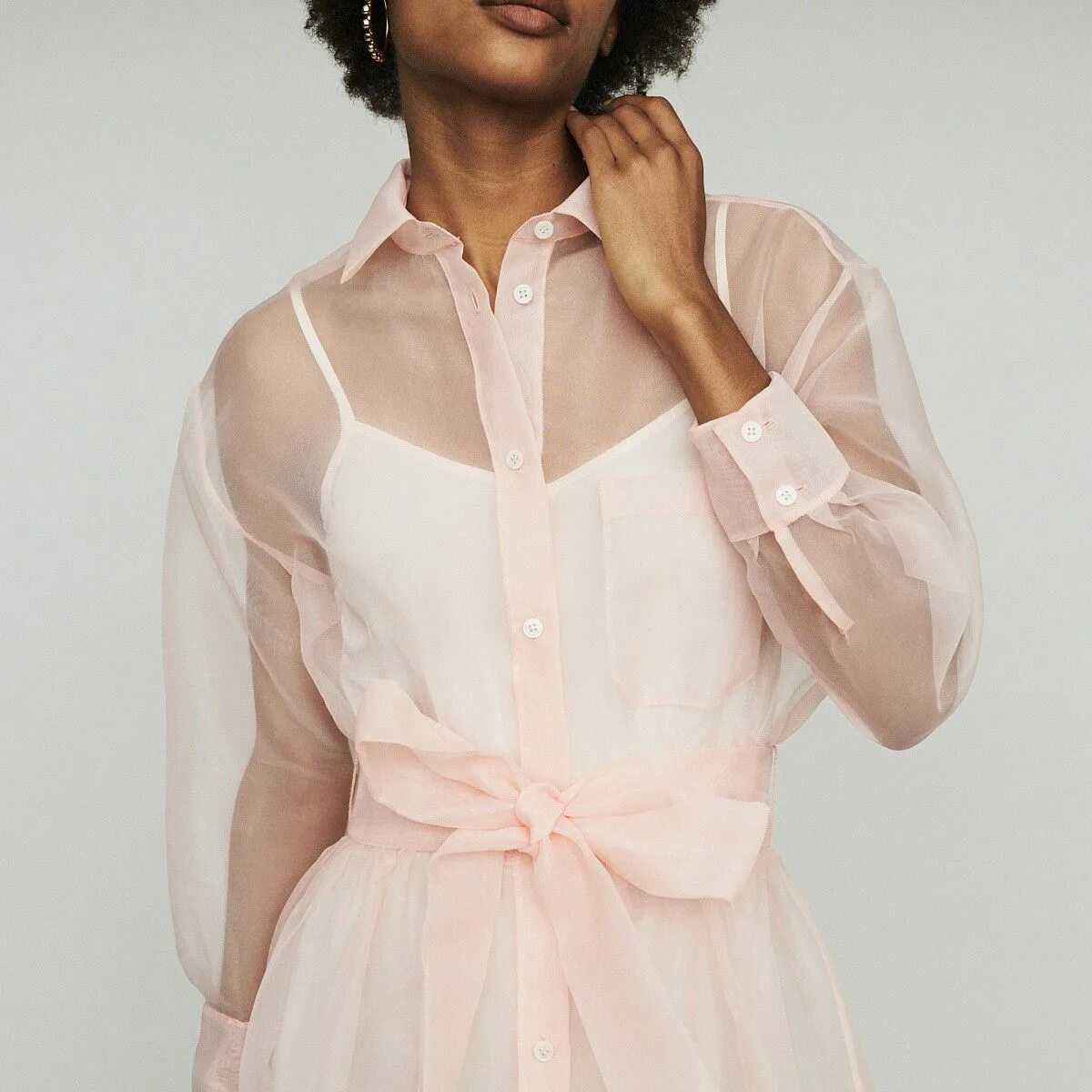 Прозрачная рубашка из органзы. Блузка из органзы. Рубашка из органзы женская. Рубашка из органзы. Блузка из органзы с рюшами.