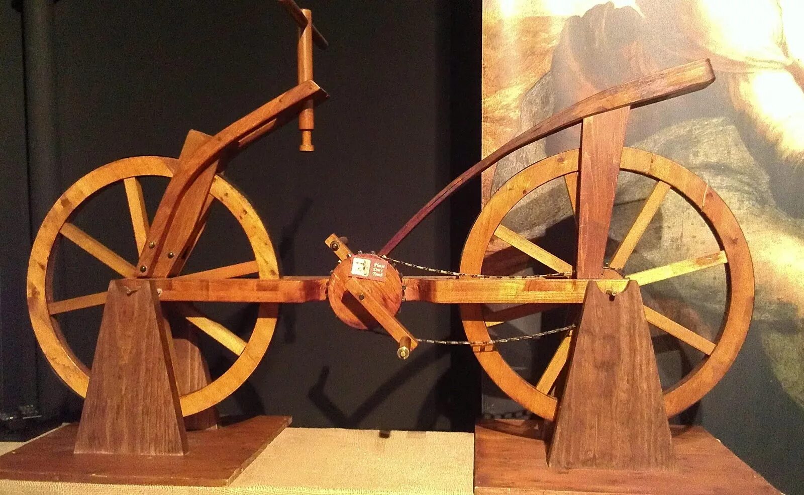 Leonardo da vinci invented. музей да винчи велосипед. ленардо да винчи изобретения. леонардо да винчи чертежи изобретений. леонардо да винчи изобретения.