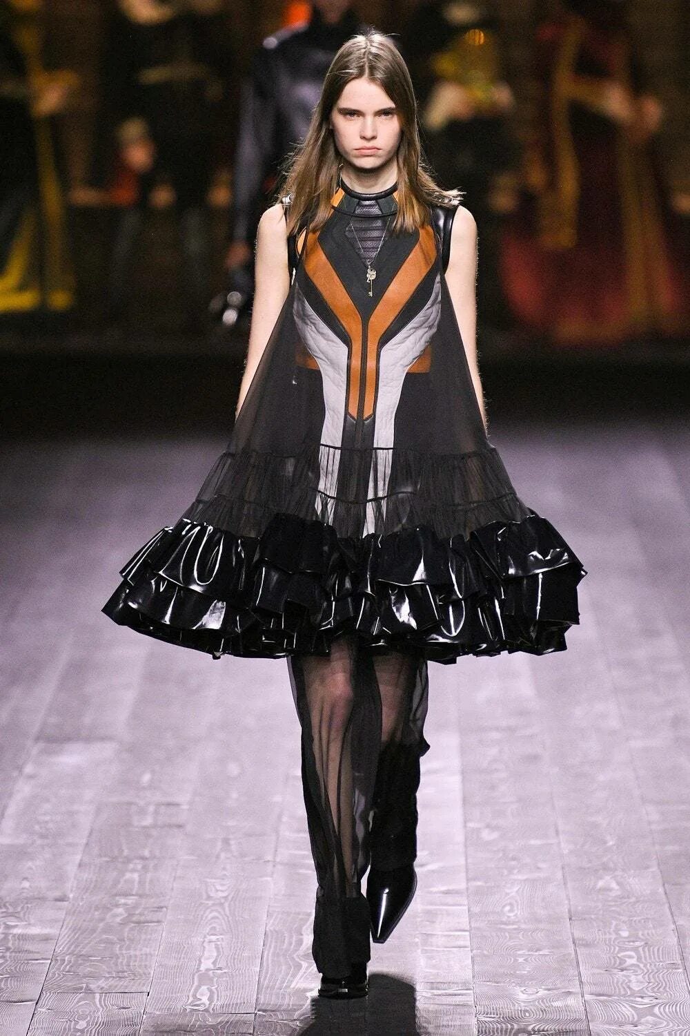 Николя гескьер louis vuitton. Новая коллекция луи виттон 2023. Новая коллекция louis vuitton 2022. Louis vuitton 2018 показ. Показ louis vuitton.