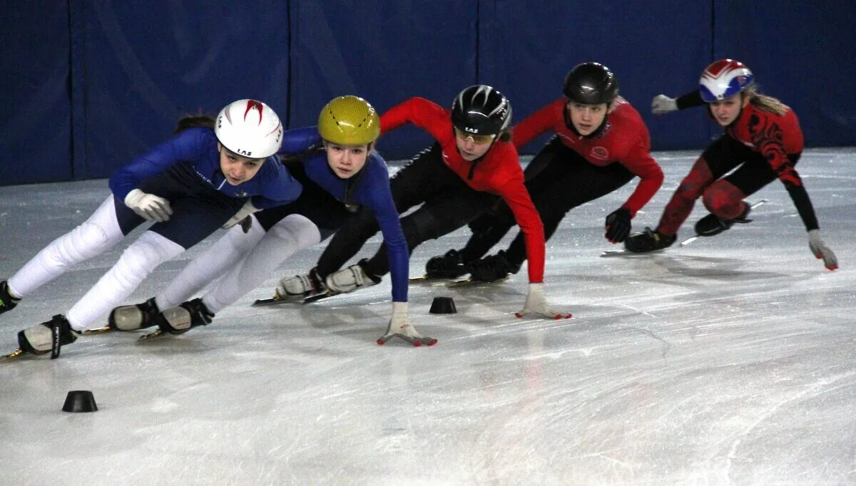 Шорт трек 2023. Шортрек. Шорт трек вид спорта. Конькобежцы. Шорт трек 2023.