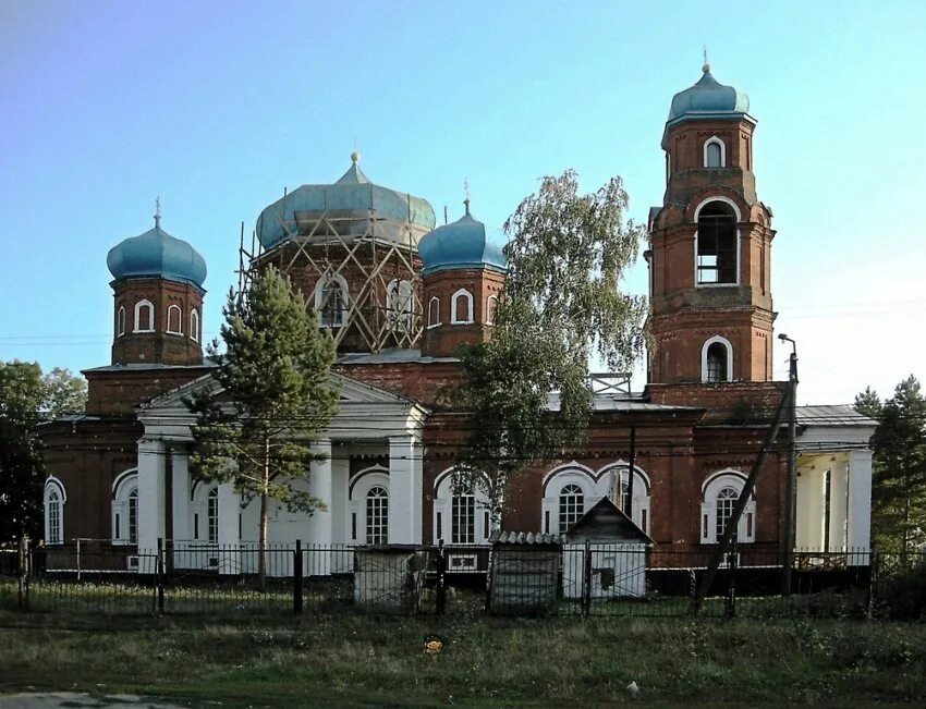 Рыбинские буды курская область. Храм Успения Пресвятой Богородицы Рыбинские буды. Курская область Обоянский район Слобода Рыбинские буды. Храм Успения Пресвятой Богородицы Курск. Село Рыбинские буды Обоянского района Церковь.