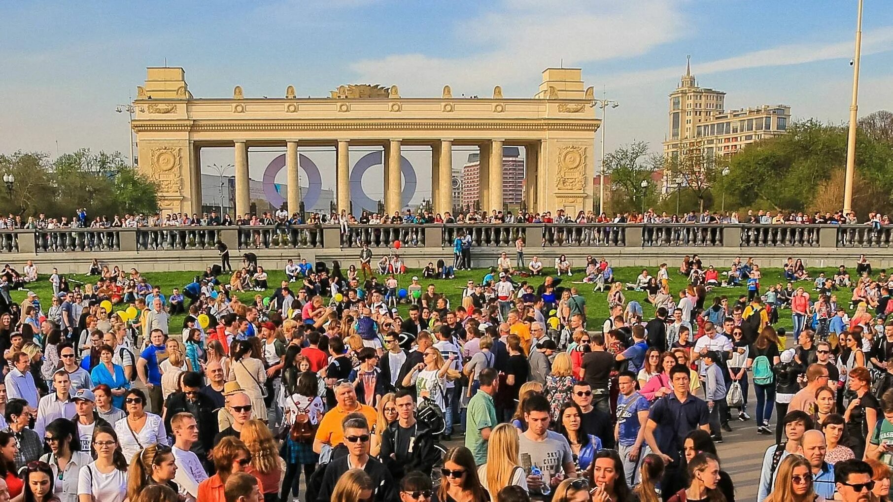 Можно ли в парк горького. Парк культуры Горького Москва. Парк Победы парк Горького. Ленинская площадь парк Горького. Парк Горького Москва 2004.