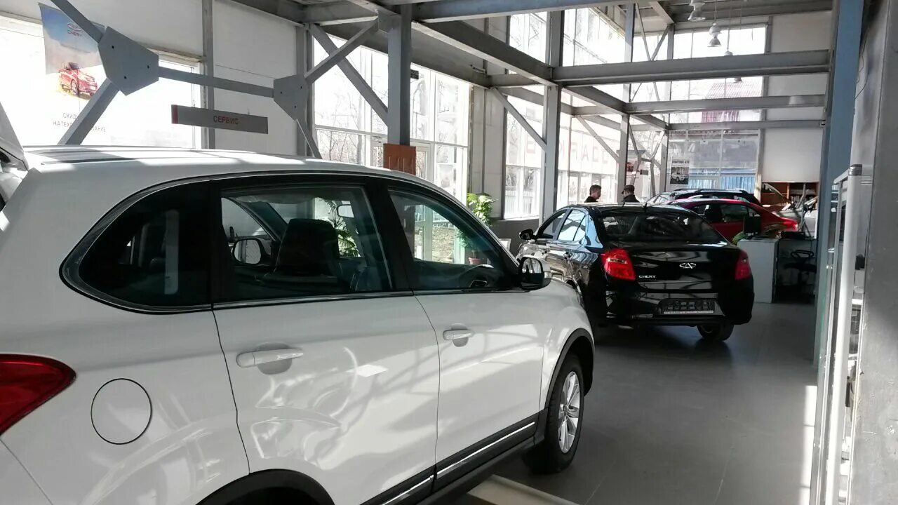 Автосалон чери в воронеже. Освещение в автосалоне. автосалон чери. автосалон чери в кургане. сочи черри автосалоны.