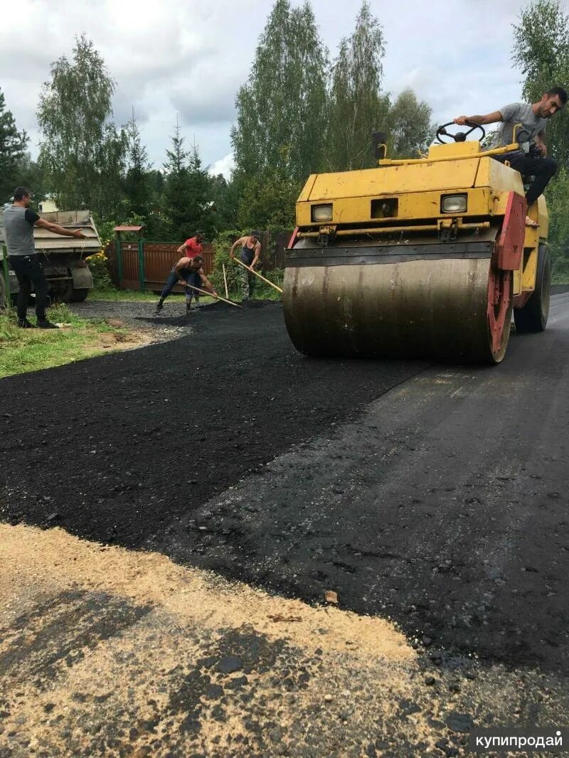 Укладка крошка в москве и московская область. Асфальтирование Солнечногорске. Проливка битумной эмульсией. Проливка дороги битумной эмульсией. Проливка щебня битумной эмульсией.