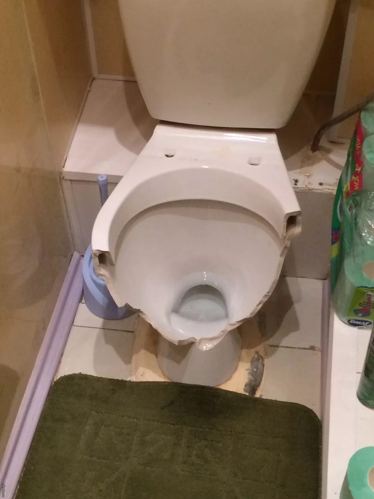 Можно ли вставать на унитаз. Можно ли вставать на унитаз