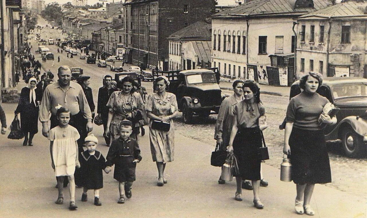 Москва в СССР 1955г. Москва ул. Чкалова в 1936. Улица Чкалова Москва. Советская Москва улица Чкалова.