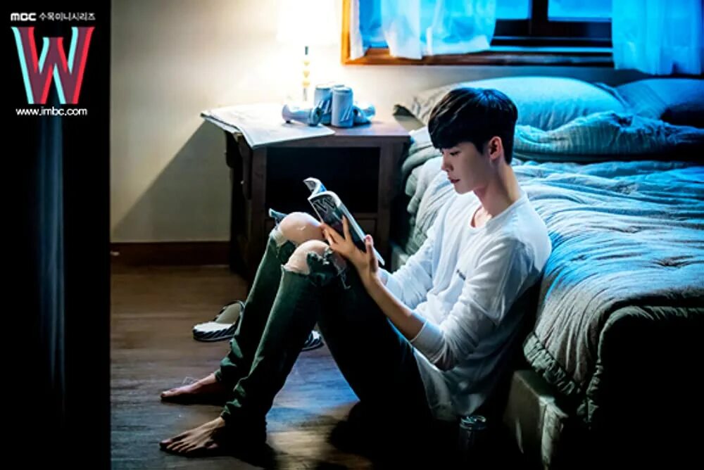 Дорничев меж двух миров. Lee jong suk параллельные миры. lee jong suk в параллельных мирах. меж двух миров дорама.