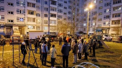 Жители дома по улице