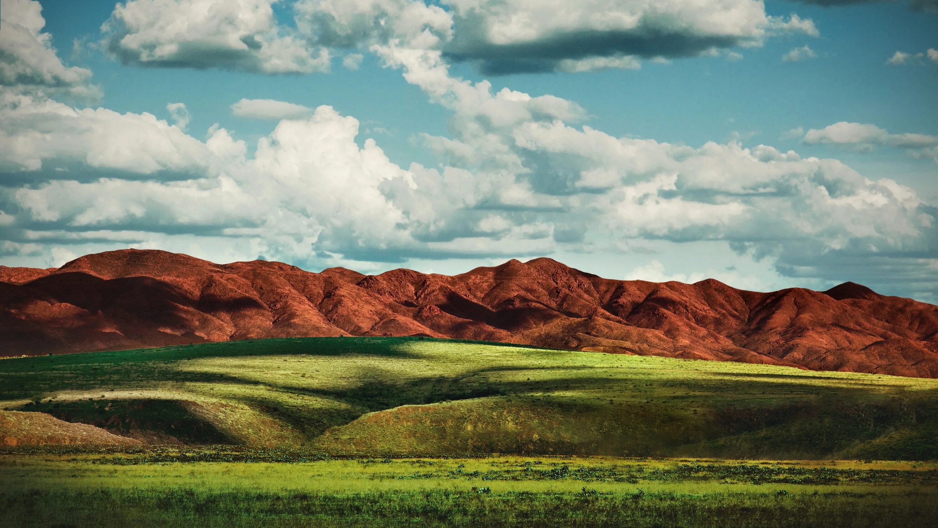 каменистый ландшафт горы холмы замок швейцария. холмисто моренный ландшафт. антропогенные ландшафты россии. культурный ландшафт. природный ландшафт.