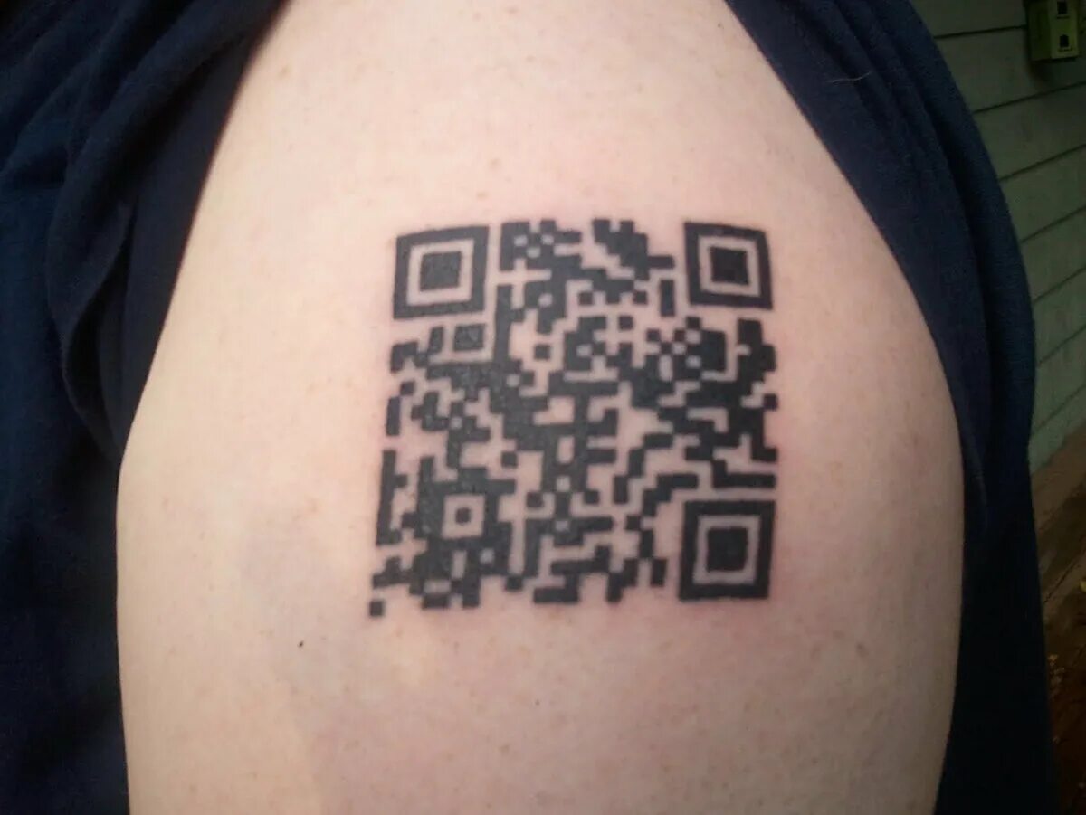 Тату QR код. Наколка в виде QR кода. Тату штрих код. Тату q.