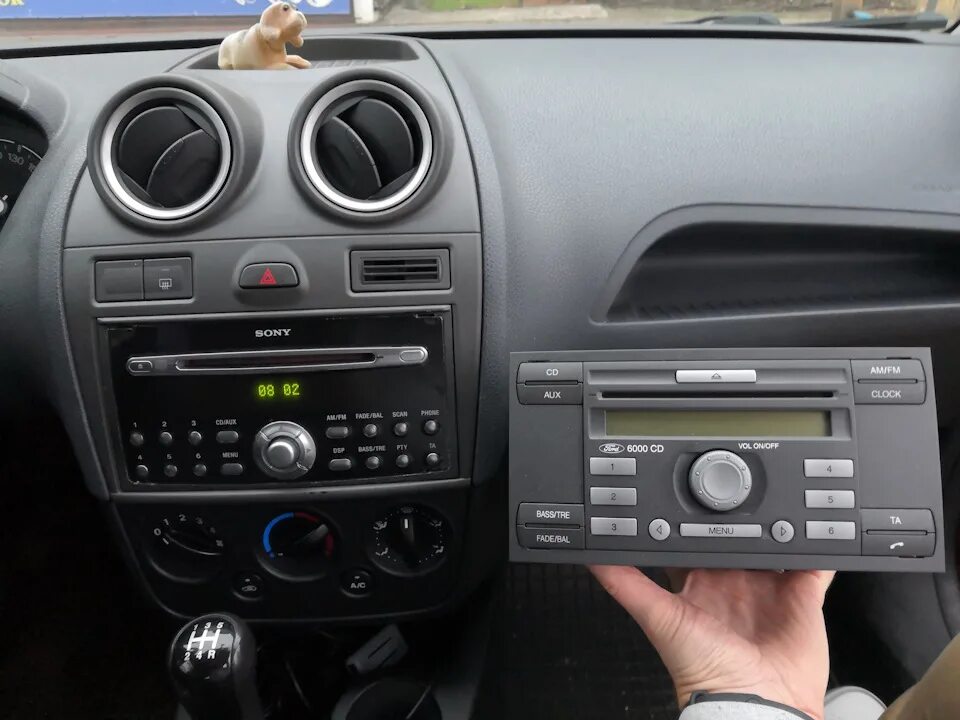 Форд фиеста автомагнитолой. 2 din магнитола ford fiesta mk5. Магнитола форд фиеста мк6 андроид. Торпеда форд фиеста мк6. Штатная магнитола форд фиеста 2008.