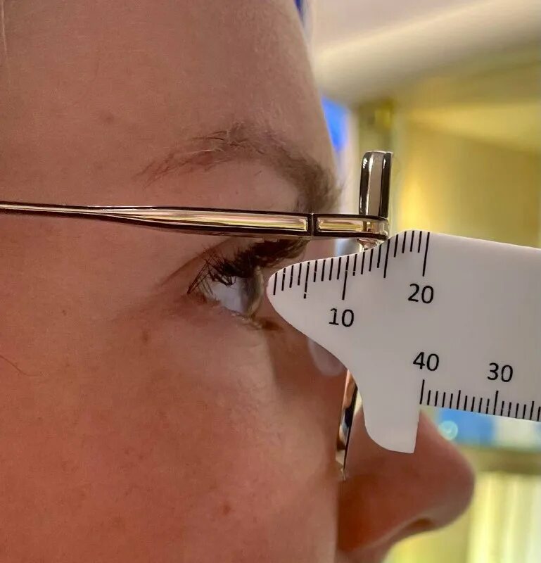 пантоскопический угол измерение. пантоскопический наклон оправы. вертексное расстояние. измерение пантоскопического угла. пантоскопический угол в оптике это.