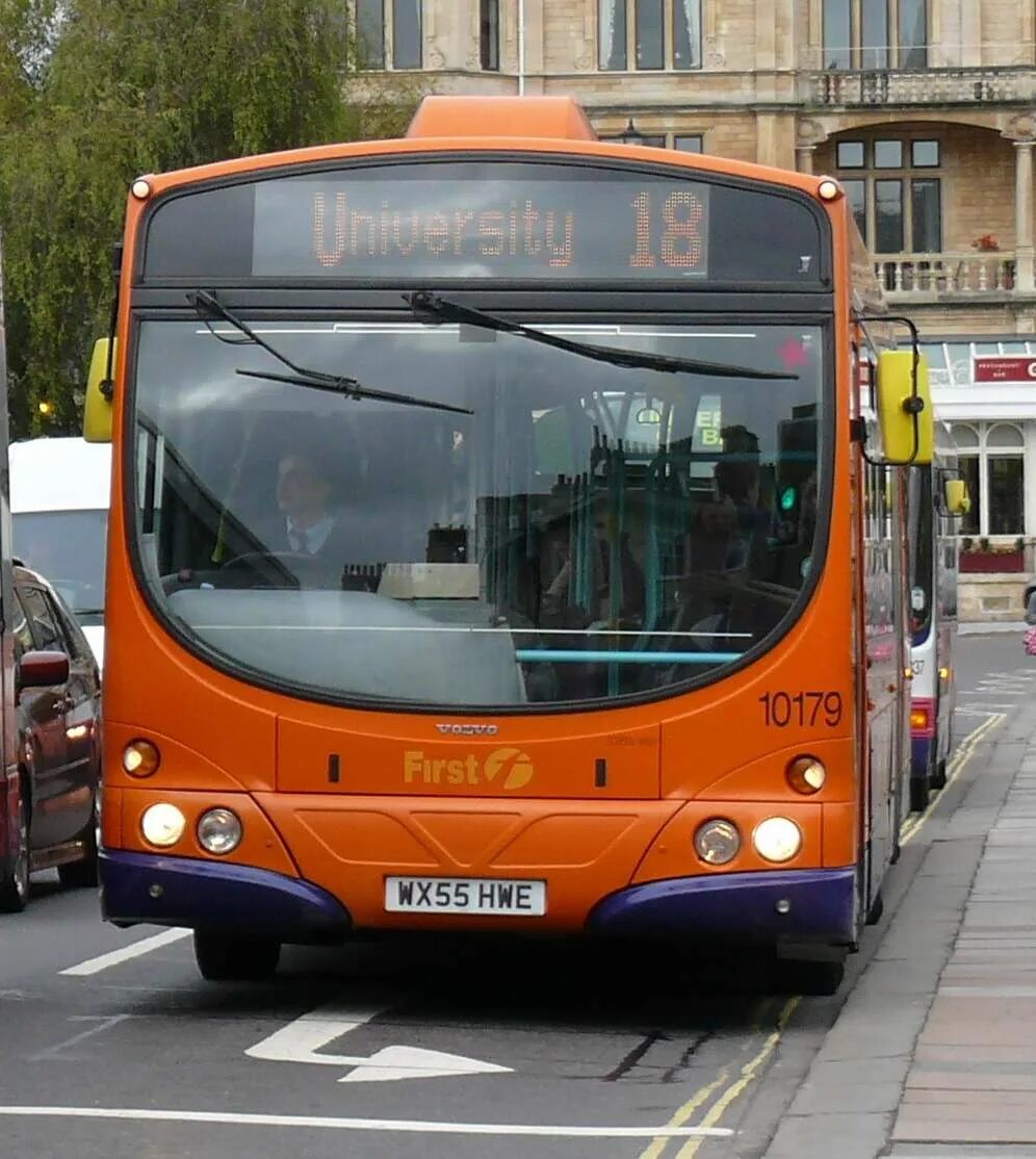 Оранжевый автобус. МАЗ автобус оранжевый. Автобусы с оранжевыми стеклами. Автобус от Лады.