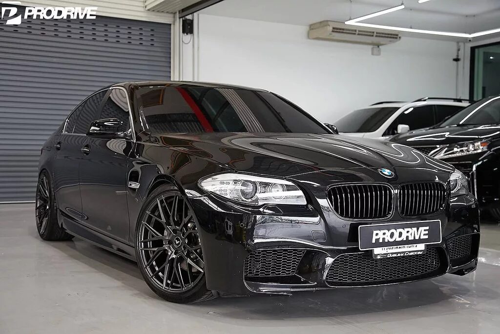 Bmw 5 black. BMW 5 f10. БМВ ф10 Блэк. BMW f10 Black. Черный BMW f10 r20.