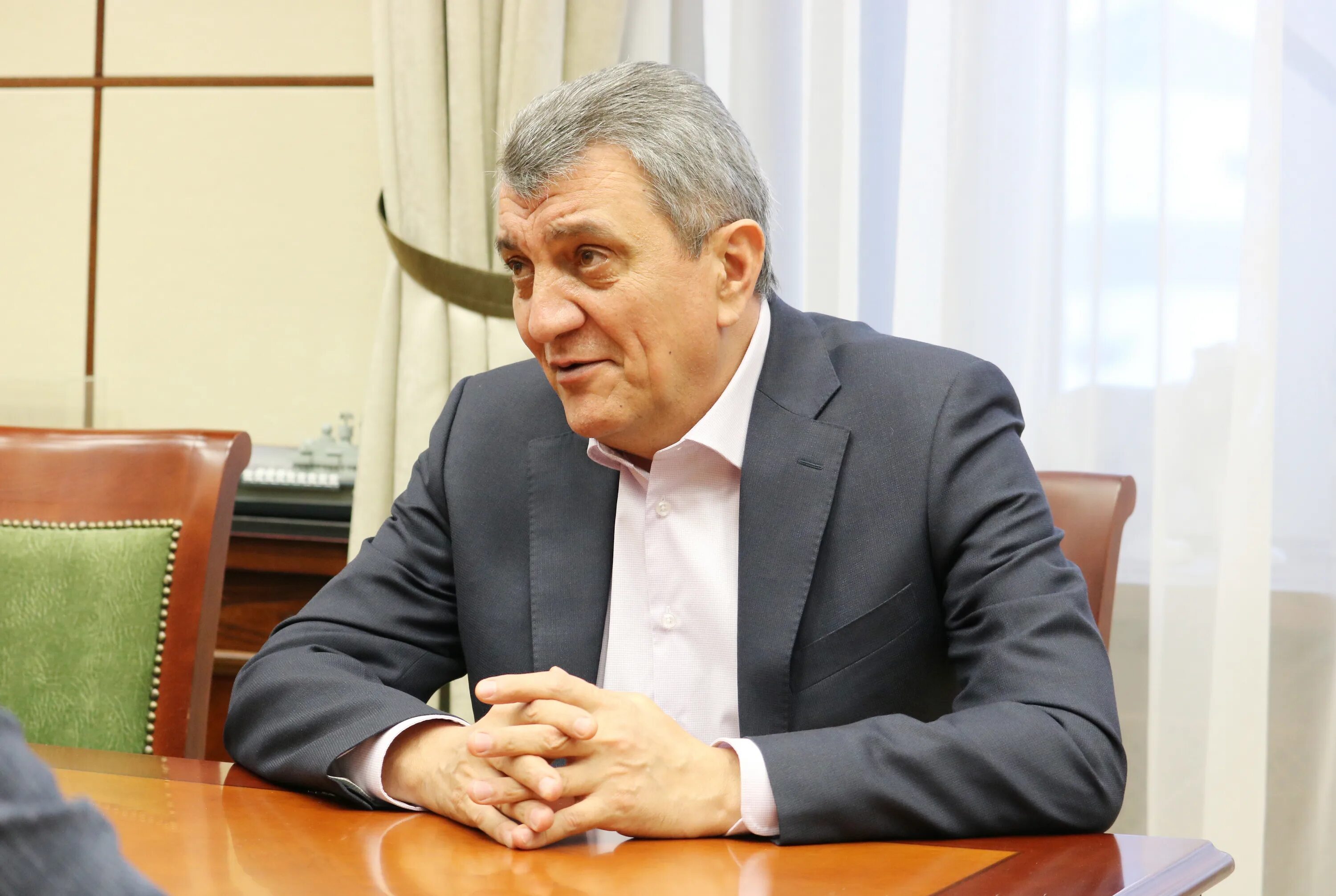 Полпред сибирского. Полпред по сибирскому федеральному. Анатолий анатольевич серышев. Портрет меняйло. Полпред сфо анатолий серышев сибирь.