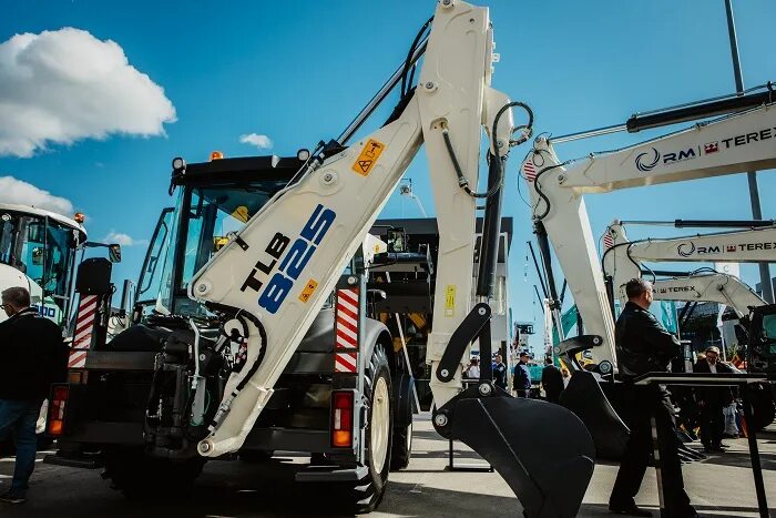 Terex TLB 825. UMG погрузчик TLB 825. Экскаватор-погрузчик Terex TLB 825-RM. TLB 935 экскаватор погрузчик. Экскаватор погрузчик umg