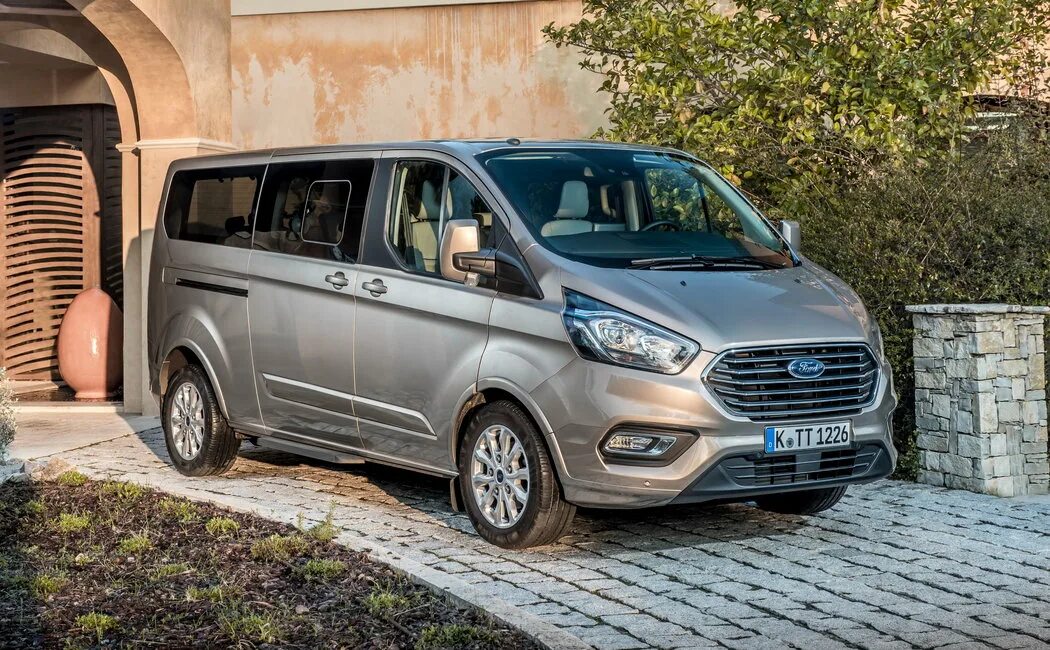 Микроавтобус форд купить россии. Ford Tourneo Custom 2017. Форд Tourneo Custom 2020. Ford Transit Tourneo Custom. Ford Tourneo Custom 2.