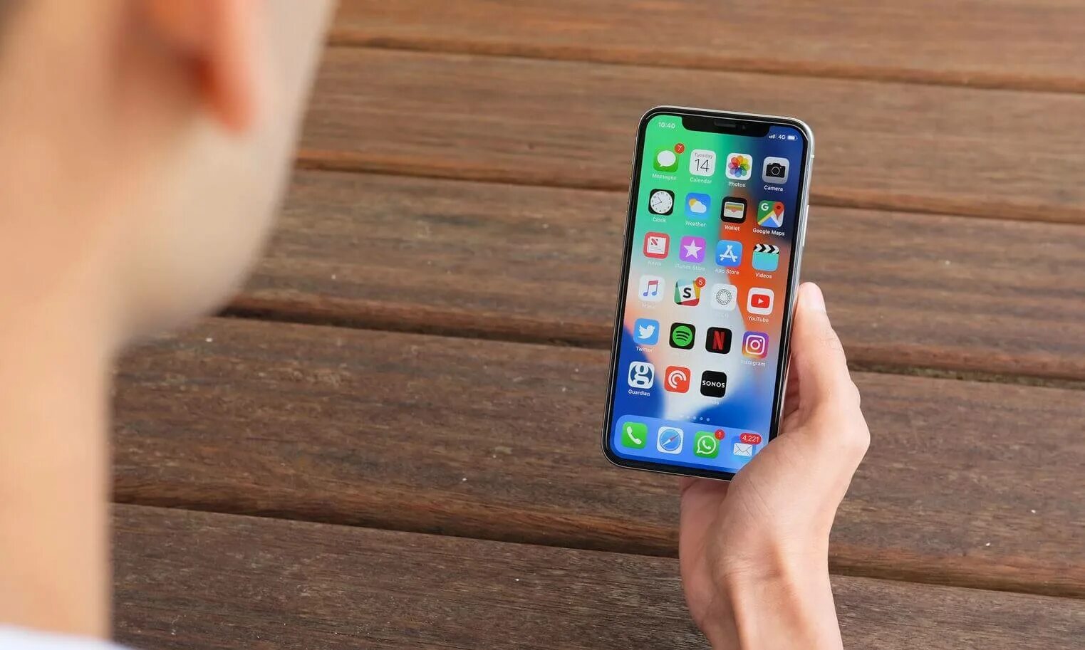 Xr получить ios 18. Iphone xe. iphone x ios 17. iphone xe 2025. iphone xe фото.