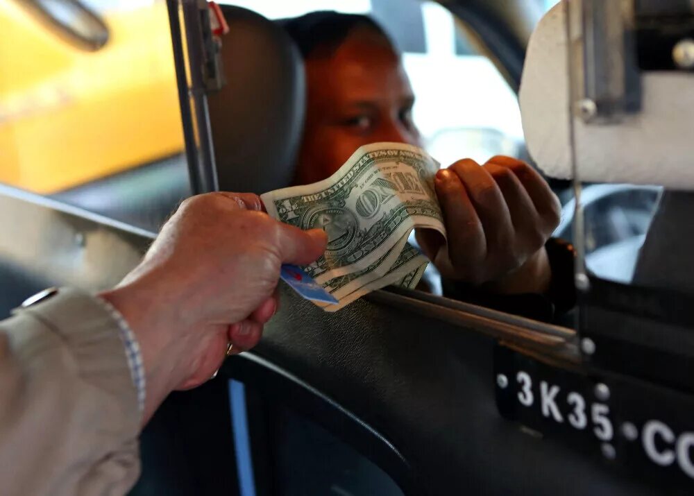 Деньги шофера. Дальнобойщик. Деньги шофера. Водитель маршрутки. Деньги шофера.